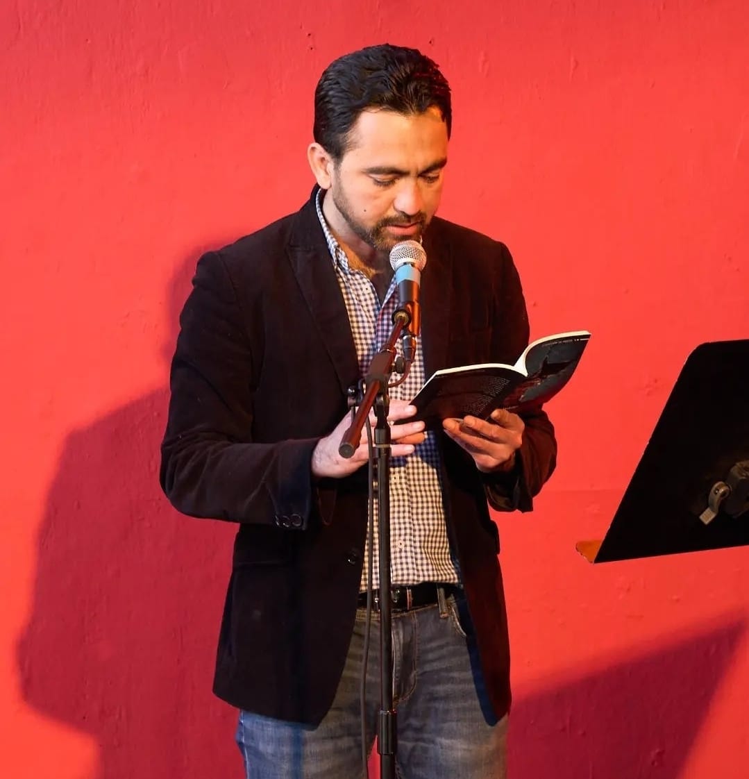 Audomaro Hidalgo ( Villahermosa,1983) era ya un poeta y ensayista en crecimiento, creativo y productivo.