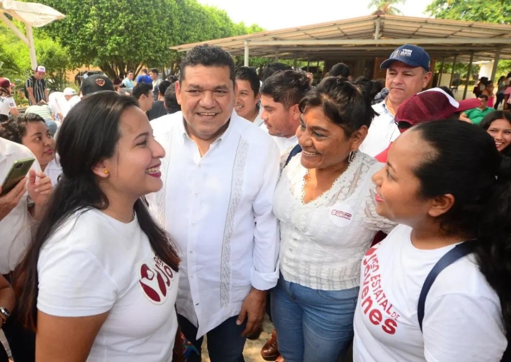 May Rodríguez recibe apoyo de jóvenes de Tabasco