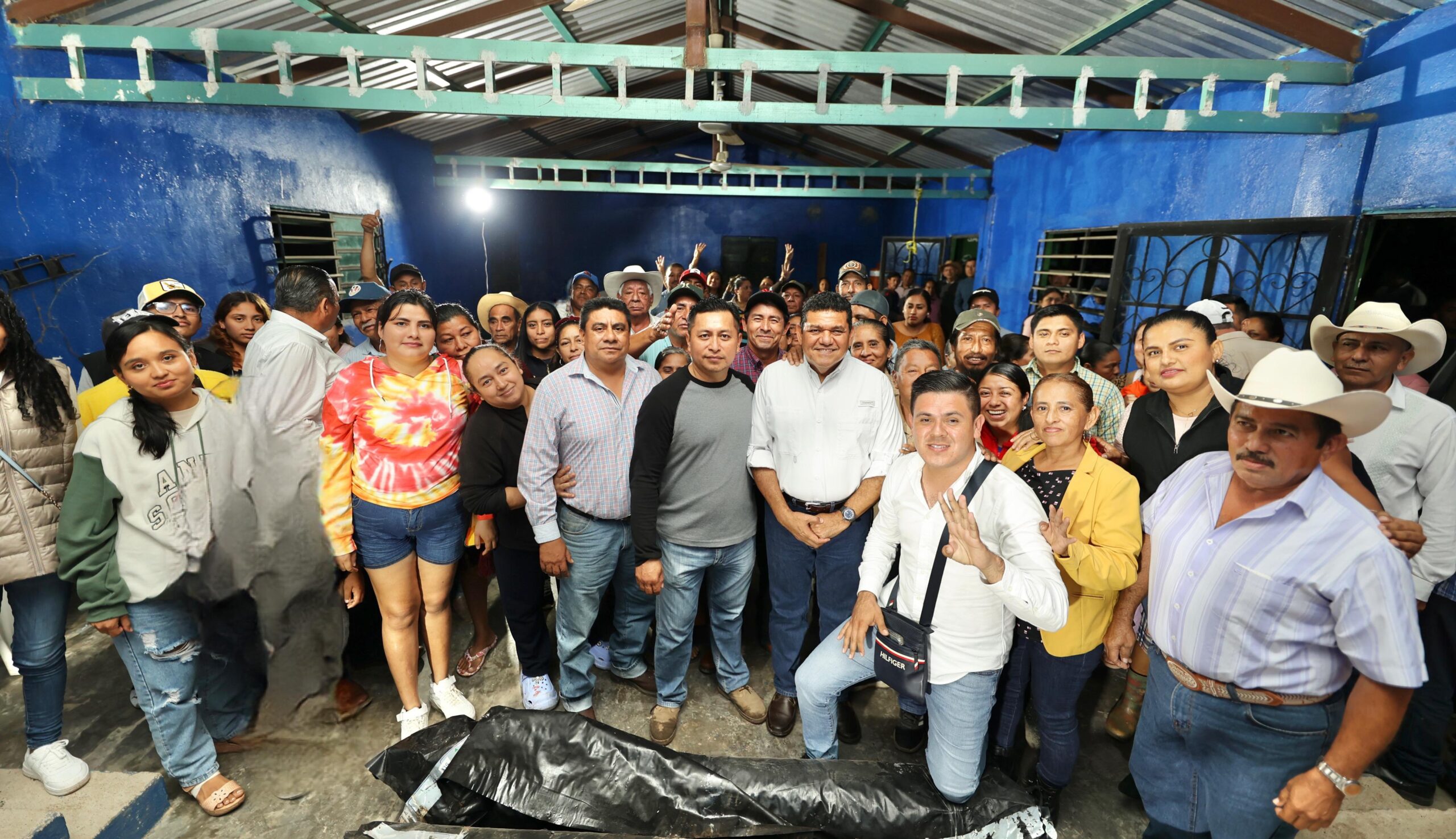 En Huimanguillo también se reunió con militantes y simpatizantes de Morena en la casa ejidal de Huapacal 1ra. Sección.