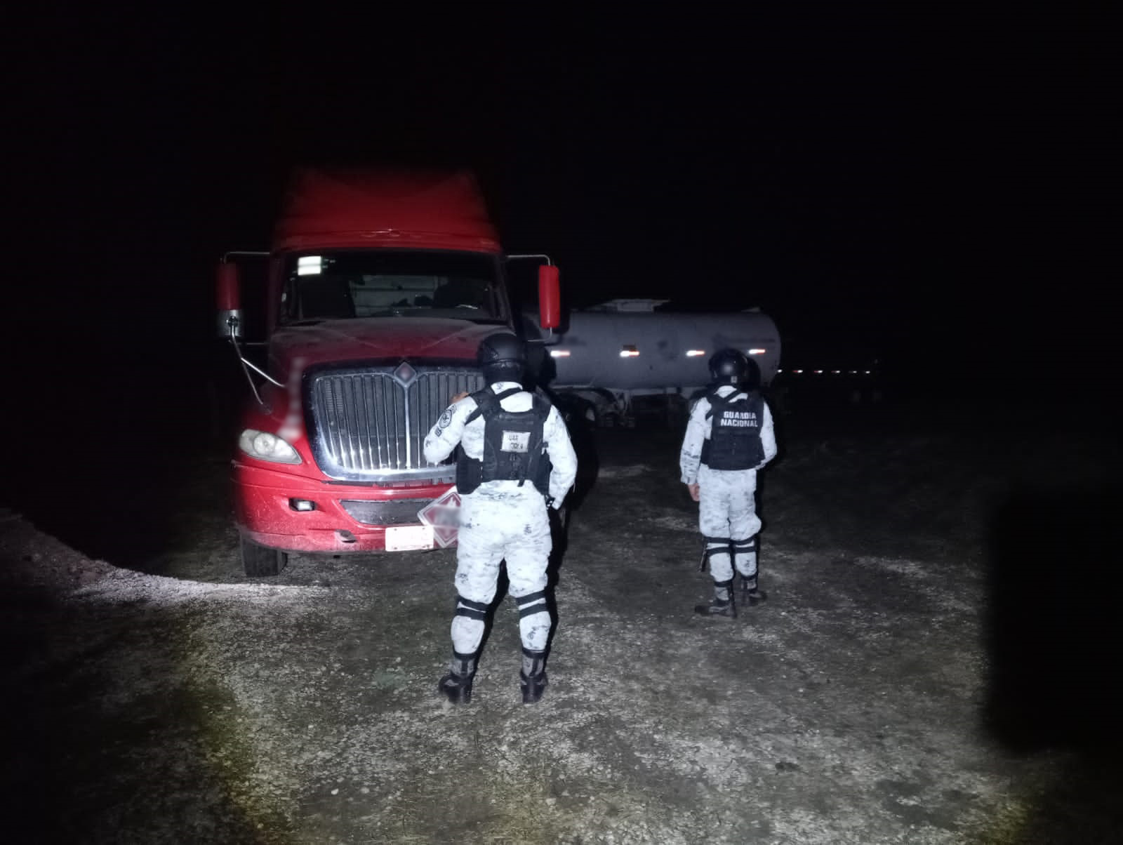 Guardia Nacional aseguró en Huimanguillo 198 mil litros de combustible robado