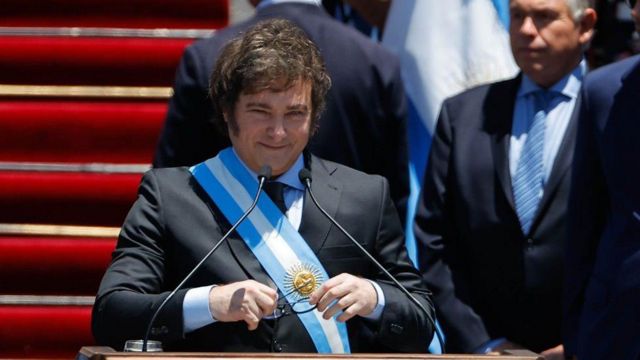 Javier Milei tomó protesta como presidente de Argentina
