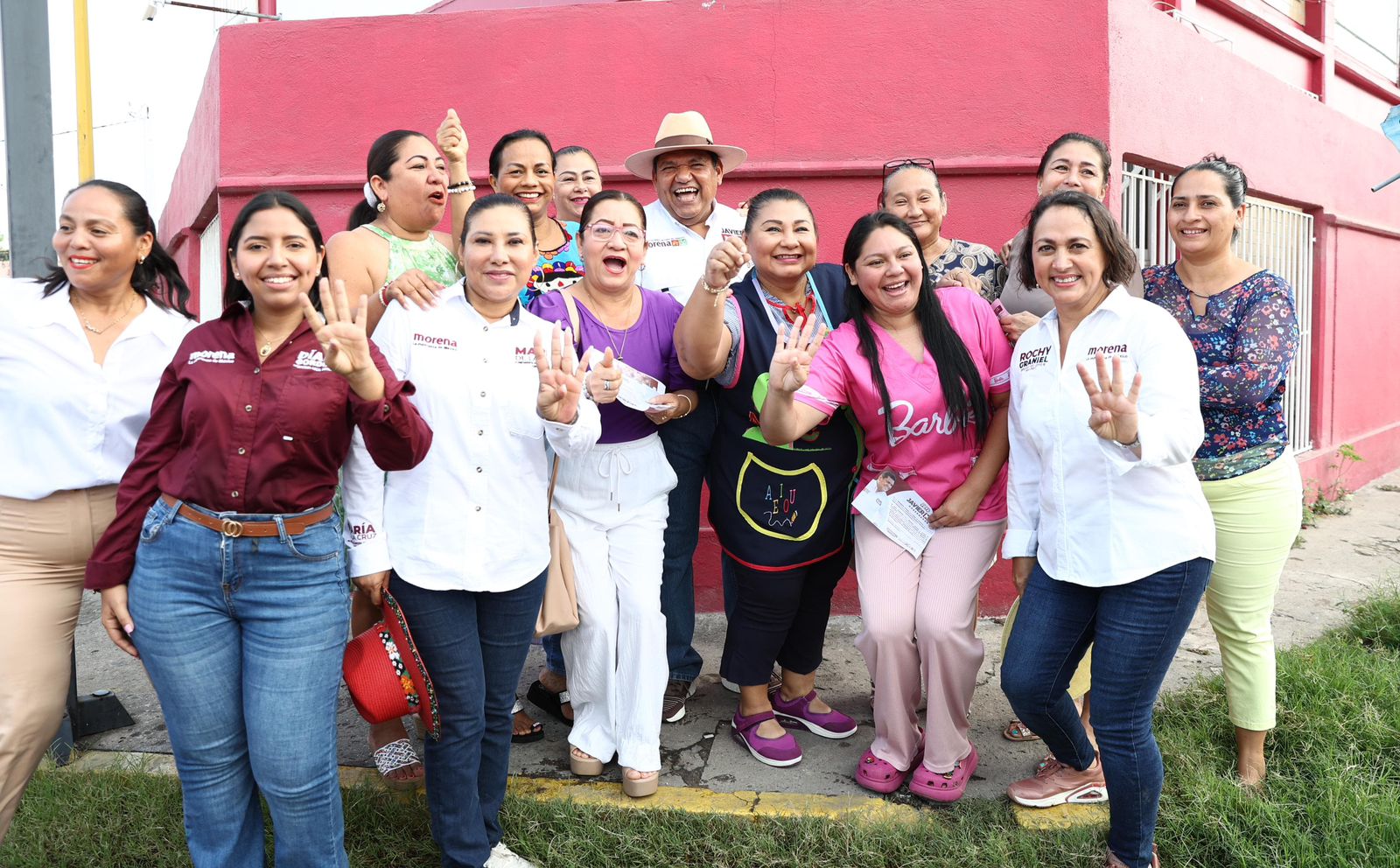 dos mil viviendas serán para mujeres de Cunduacán