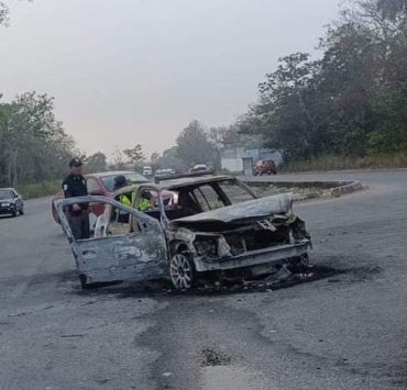 Dos vehículos fueron incendiados en el municipio de Cunduacán