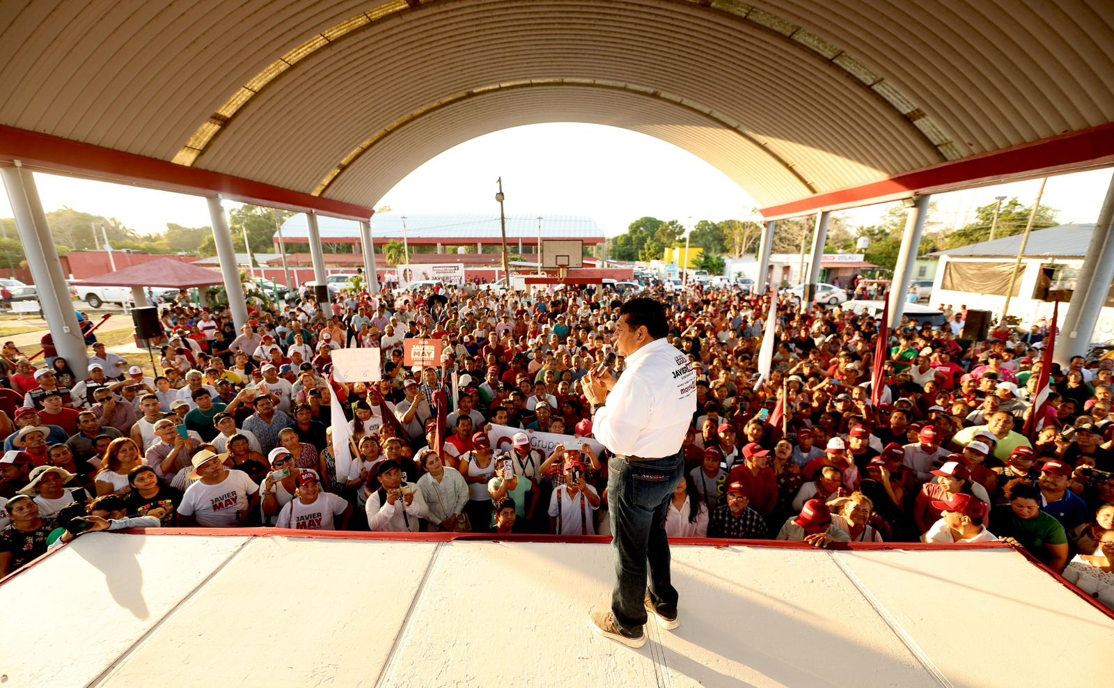 Javier May encabezó asambleas comunitarias en las rancherías de Centla