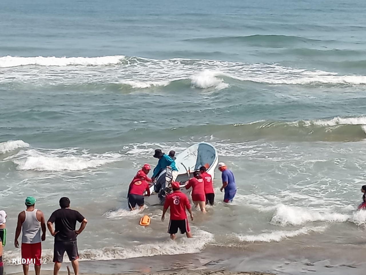 13 personas rescatadas en playas y balnearios de Tabasco durante Semana Santa