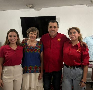 Juan Carlos Celaya se compromete con las mujeres