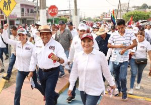 En recorrido de campaña , Javier May encabezó asambleas en el poblado Guaytalpa y en el ejido Simón Bolívar, donde dijo que la educación será motor de la transformación.