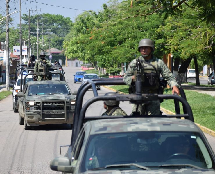 Tres detenidos en Tabasco por colocar mantas, posesión de drogas y armas