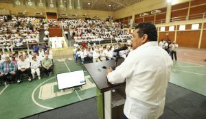 El candidato a gobernador agregó que invertir en educación será prioridad y que se aplicarán recursos para la infraestructura que requiere la entidad.