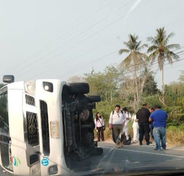 Volcadura de una Van en carretera Frontera-Villahermosa deja cinco heridos