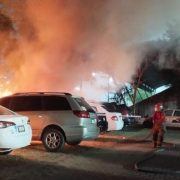 Dos autos se quemaron en Olimpia XXI en Villahermosa