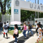 UJAT lanza convocatoria de becas para alumnas que son madres solteras