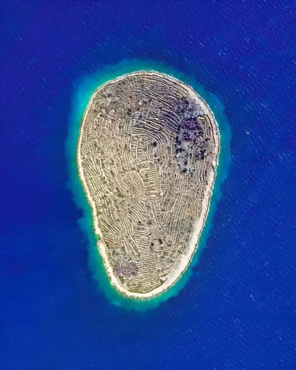 Una isla con forma de huella dactilar