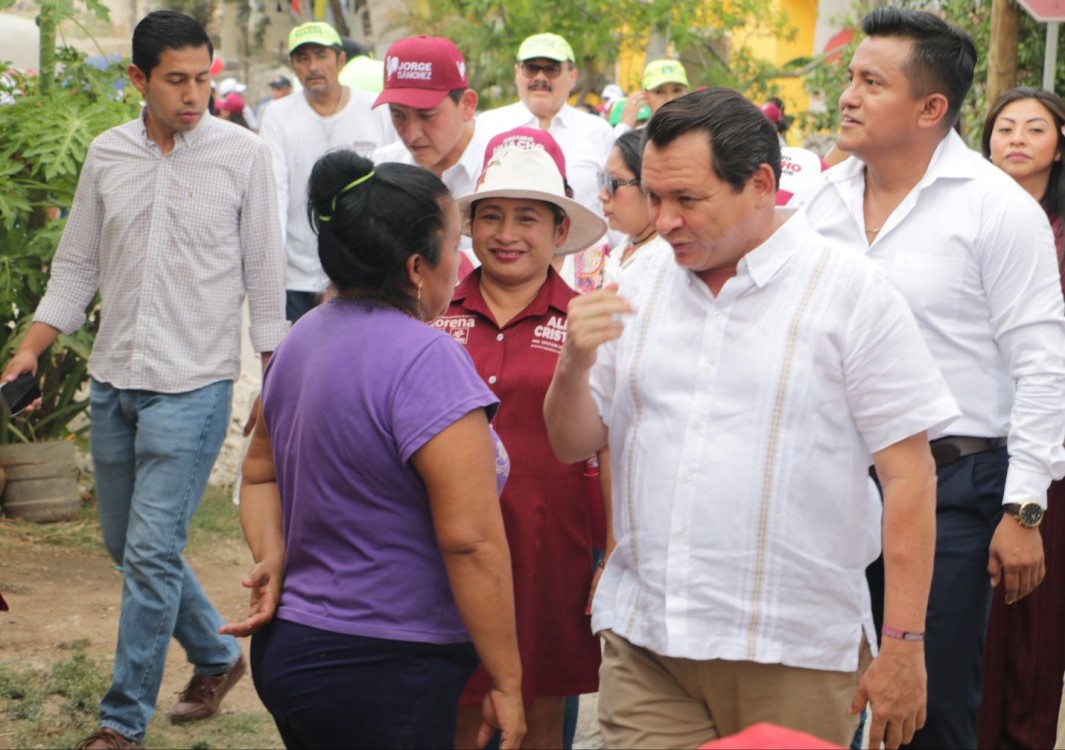 Alba Cristina Cob recibió del Instituto Electoral y de Participación Ciudadana  en el Consejo Distrital 11 con cabecera en Tecoh