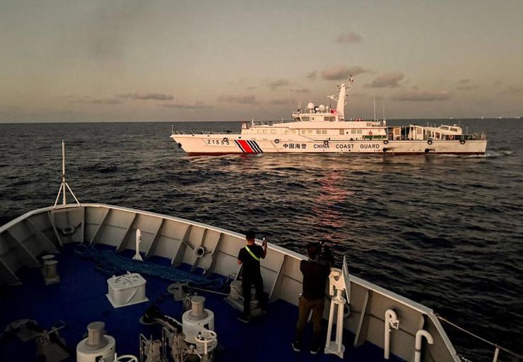 Un barco chino y uno filipino chocan