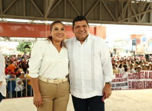 May Rodríguez había mencionado que al frente de Educación estaría un maestro o maestra, pero hoy en Cunduacán anunció que será mujer. 