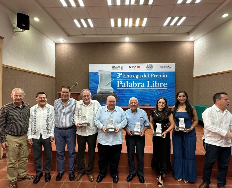 Galardonan a periodistas con premio "Palabra Libre" por "Día de la Libertad de Expresión