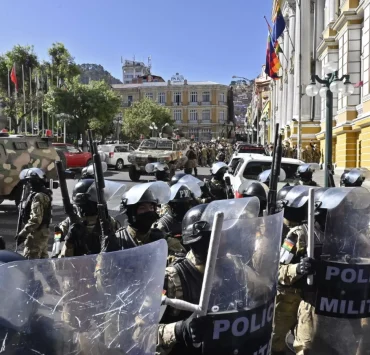 La crisis política y social en Bolivia se incrementa, y el día de hoy hubo un golpe de Estado, contra el gobierno actual, y estas son las razones.