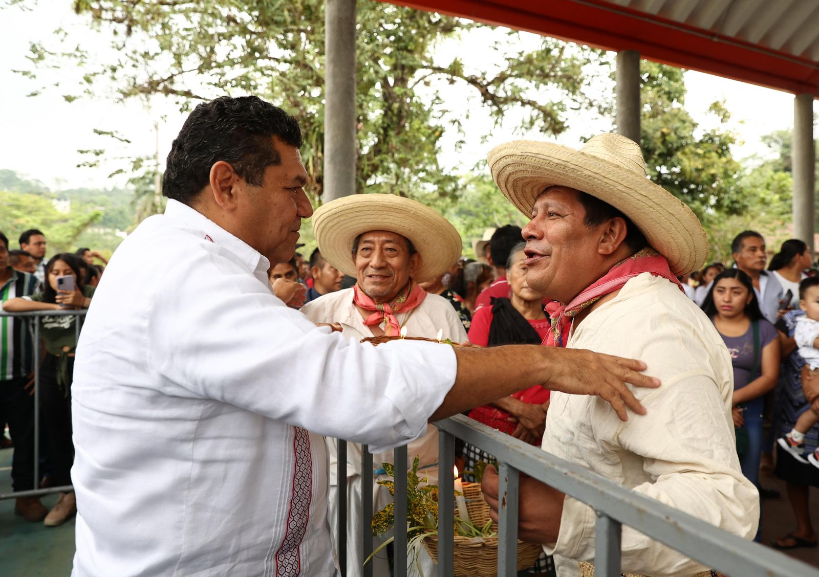 Tendrán prioridad los pueblos originarios: Javier May