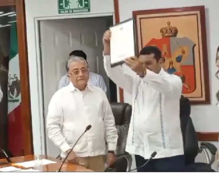 Javier May recibe su constancia de mayoría como gobernador electo de Tabasco