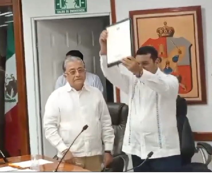 Javier May recibe su constancia de mayoría como gobernador electo de Tabasco