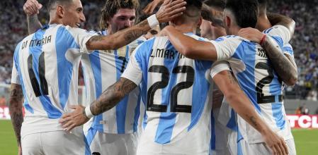 Sin Scaloni en el banquillo, y sin Messi en el campo, Argentina ganó su último partido de fase de grupos, y espera rival, ya sea México o Ecuador.