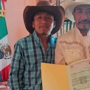 Maistro albañil se enamora de su chalán y se casan