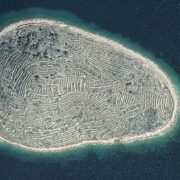 Una isla con forma de huella dactilar