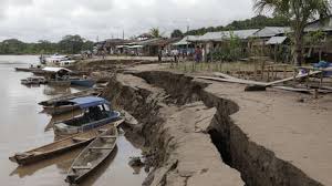 Después del devastador terremoto, se emitió una alerta de tsunami, la cual llegó a su fin a la 1:52 am. 