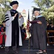 Una mujer de 105 años obtiene su maestría en Stanford