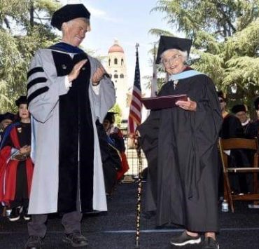 Una mujer de 105 años obtiene su maestría en Stanford