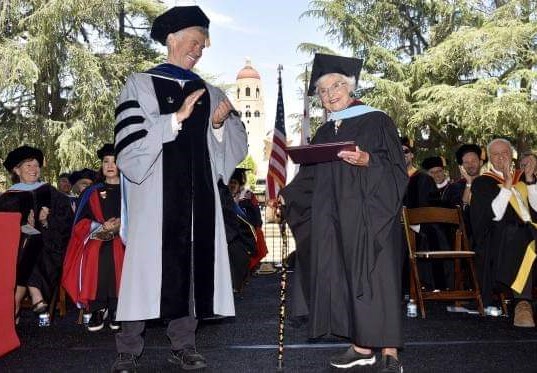 Una mujer de 105 años obtiene su maestría en Stanford