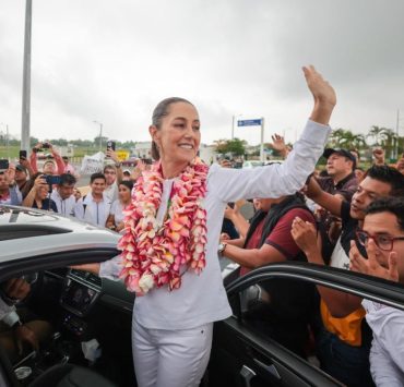 Claudia Sheinbaum Recibe Cálida Bienvenida en Veracruz para Supervisar el Corredor Interoceánico