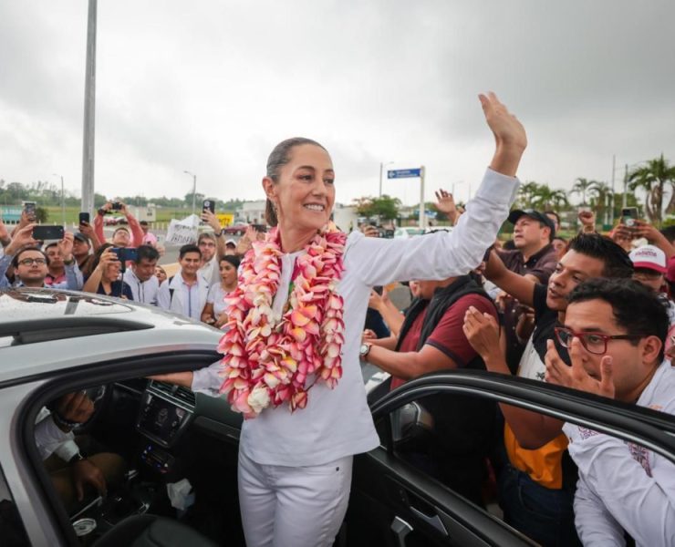 Claudia Sheinbaum Recibe Cálida Bienvenida en Veracruz para Supervisar el Corredor Interoceánico