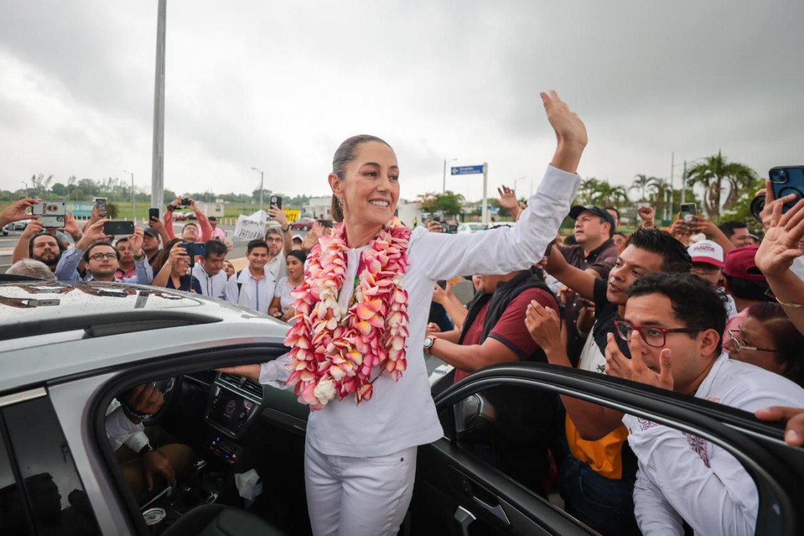 Claudia Sheinbaum Recibe Cálida Bienvenida en Veracruz para Supervisar el Corredor Interoceánico