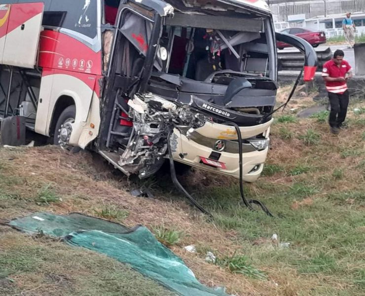 Accidente de autobús de pasajeros en la Villahermosa-Cárdenas deja ocho heridos