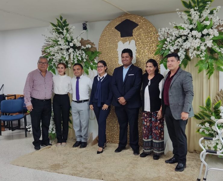 Presentan exámenes profesionales de la Licenciatura en Educación Primaria, en la Escuela “Rosario María Gutiérrez Eskildsen”.