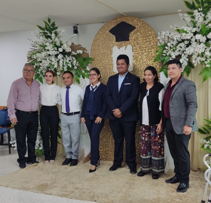 Presentan exámenes profesionales de la Licenciatura en Educación Primaria, en la Escuela “Rosario María Gutiérrez Eskildsen”.