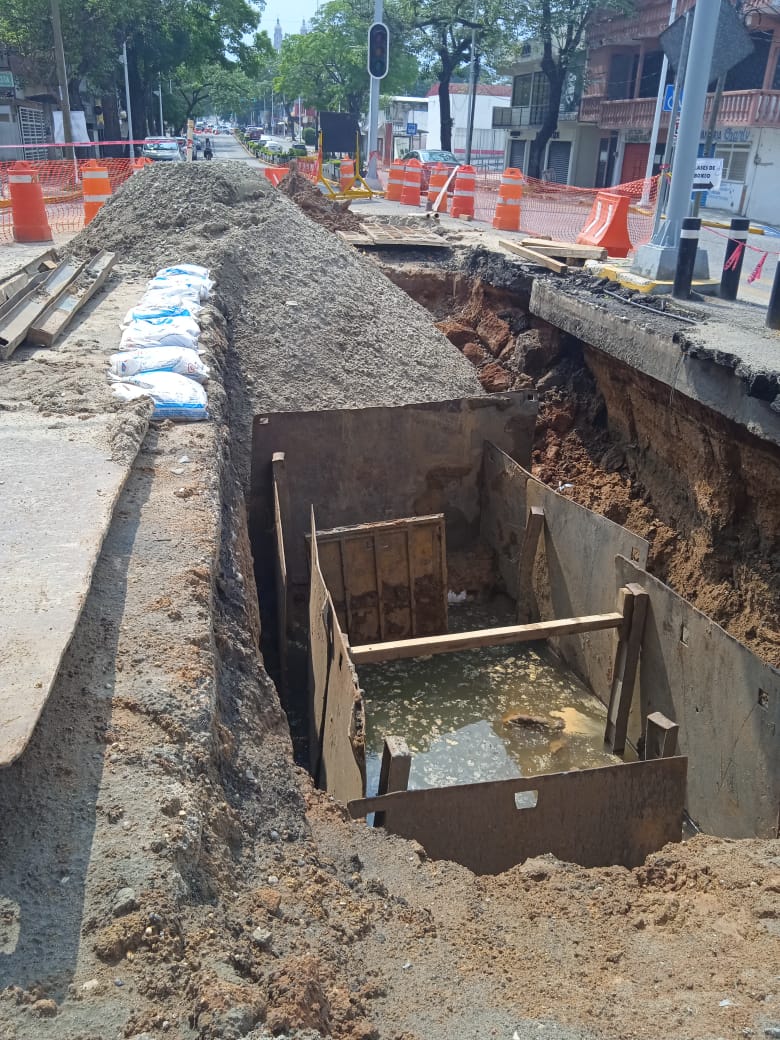 excavación se localiza en Paseo Tabasco y Mariano Arista de la colonia Municipal.