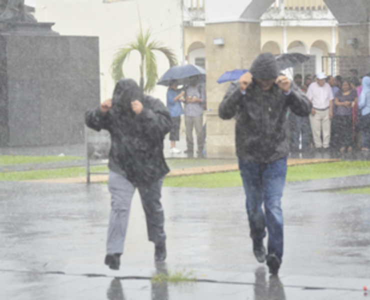 Gobernador de Tabasco llama mantener la calma, pero estar atentos ante efectos de ciclón