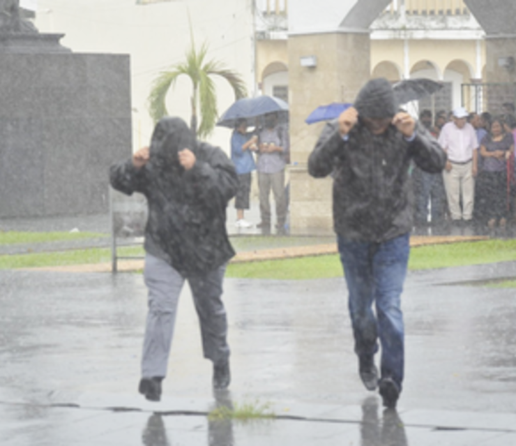 Gobernador de Tabasco llama mantener la calma, pero estar atentos ante efectos de ciclón
