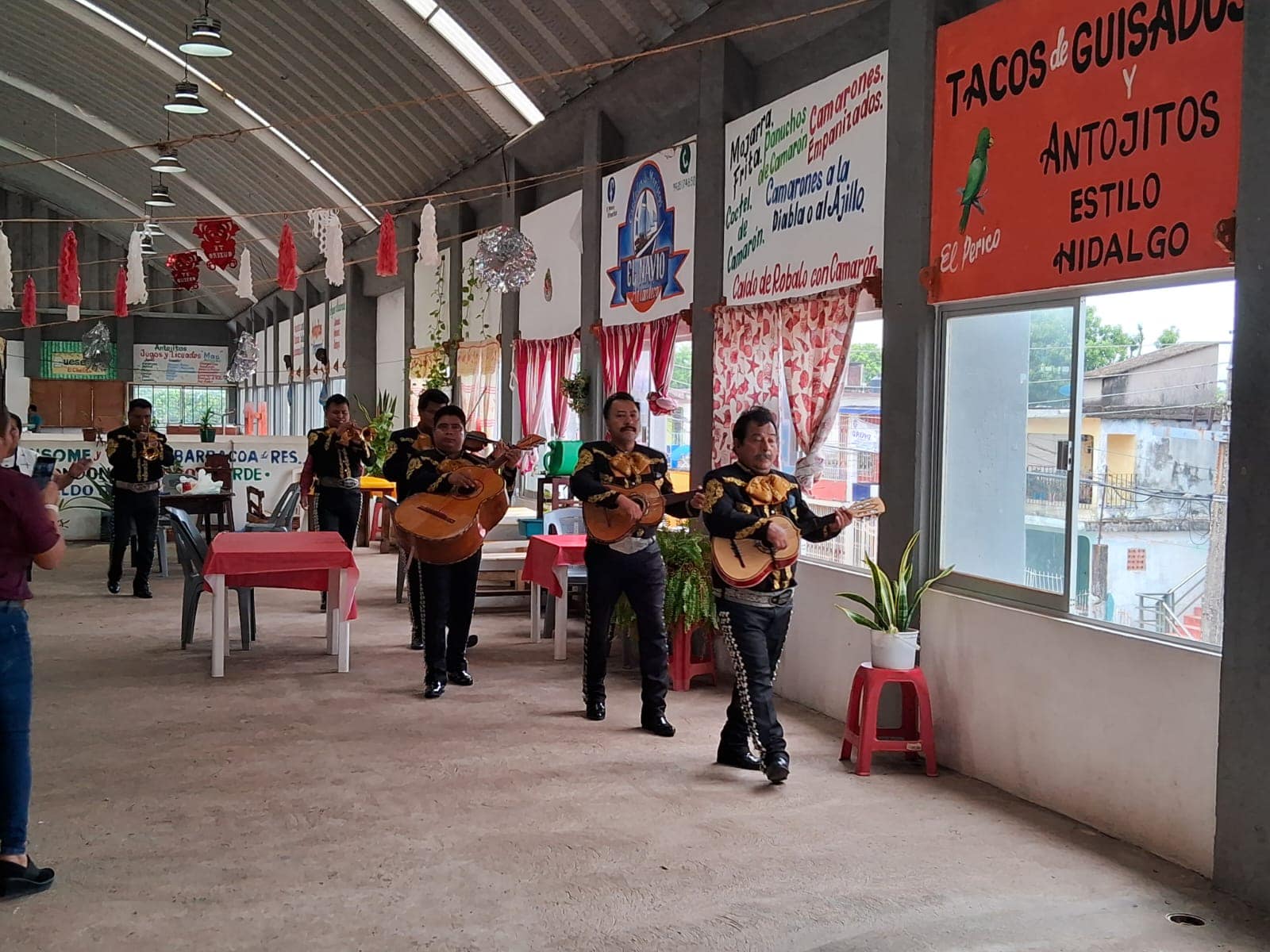 Festejan el 460 aniversario de Villahermosa con 'mañanitas' en mercados públicos