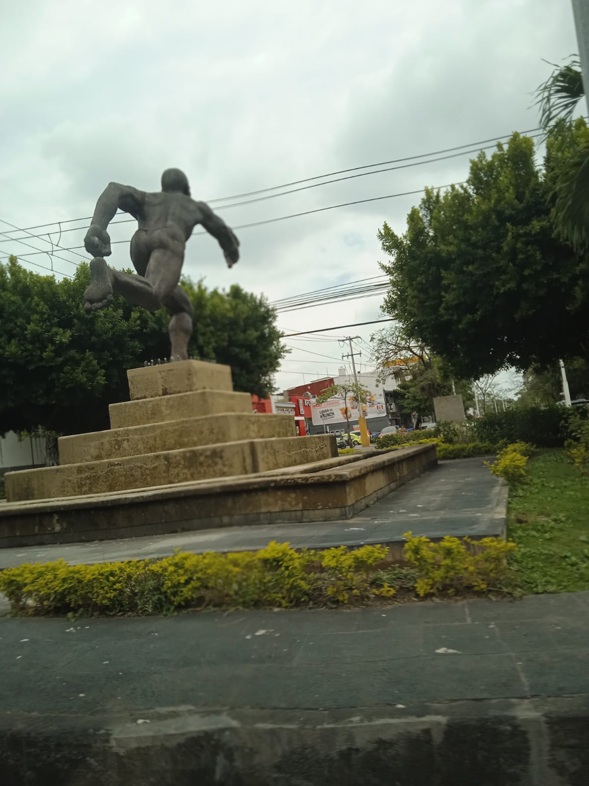 Grafi-casos: Nuevo Reloj Floral, conflicto vial y monumento al Deportista