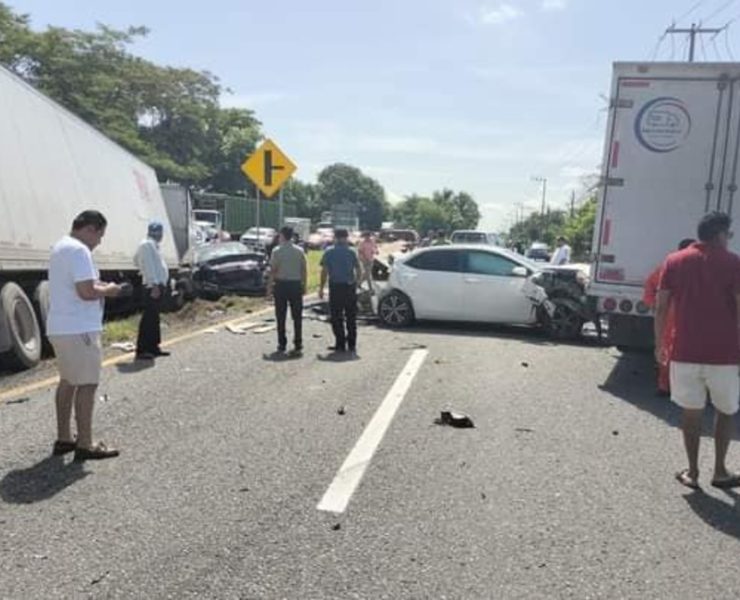 Fuerte accidente en la carretera Cárdenas-Villahermosa deja 7 lesionados