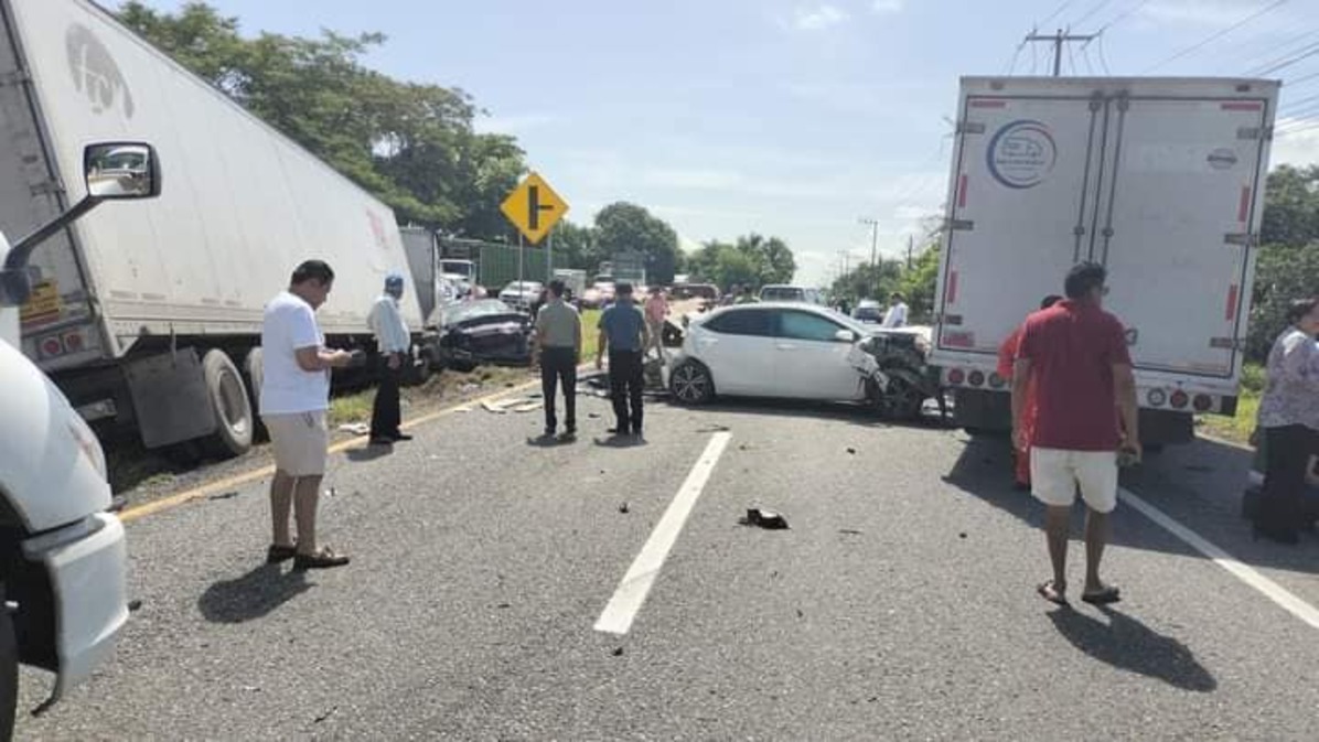 Fuerte accidente en la carretera Cárdenas-Villahermosa deja 7 lesionados