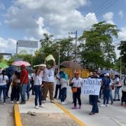 Maestros de SNTE bloquean Avenida Méndez de Villahermosa