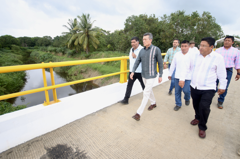 SOP Inaugura la reconstrucción del puente