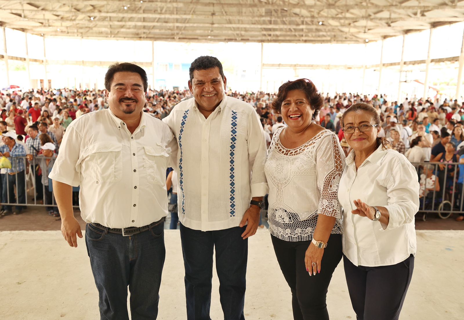 El gobernador electo de gira en la región de los Ríos