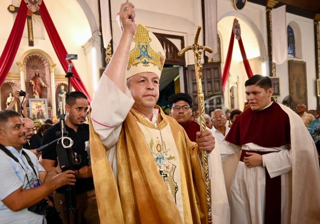 Artistas locales le cantan las mañanitas a la virgen del Carmen