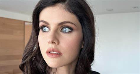 Alexandra Daddario está embarazada